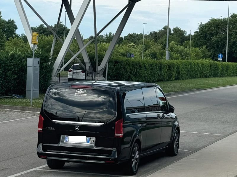 Noleggio con conducente (NCC) Udine per trasferimenti eleganti